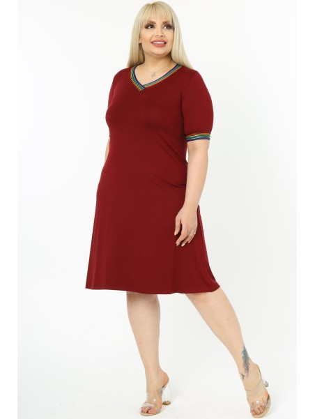 Бордовое платье с короткими рукавами