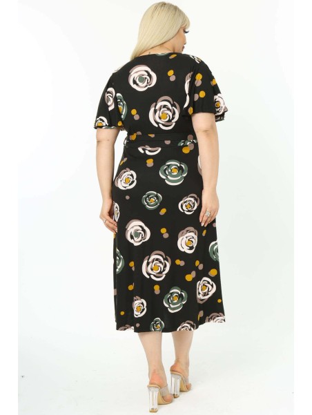 Rakstaina kleita ar trīsstūrveida kakla izgriezumu