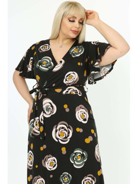 Rakstaina kleita ar trīsstūrveida kakla izgriezumu