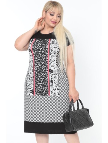 Vienkārša raksta kleita apaļīgai meitenei