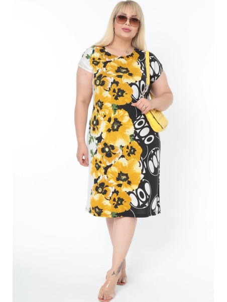 Must-kollane lilleline kleit