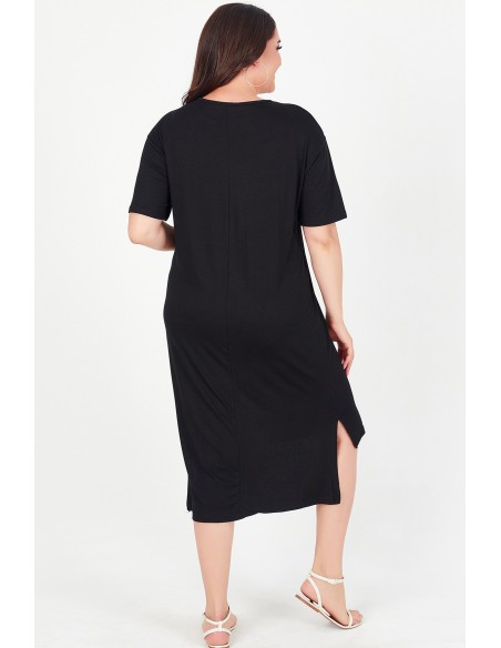 Juoda suknelė su užrašais