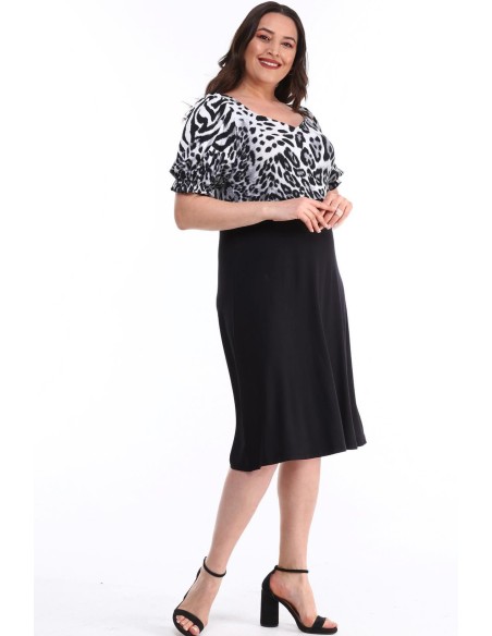 Suknelė su iškirpte