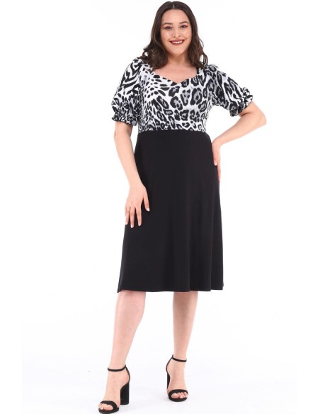 Suknelė su iškirpte