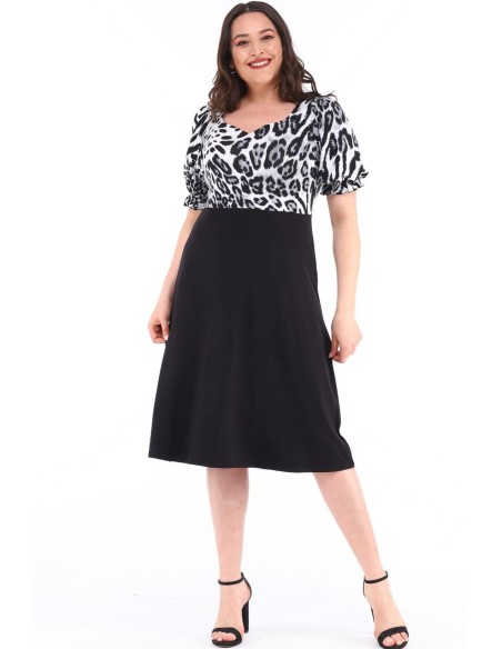 Suknelė su iškirpte