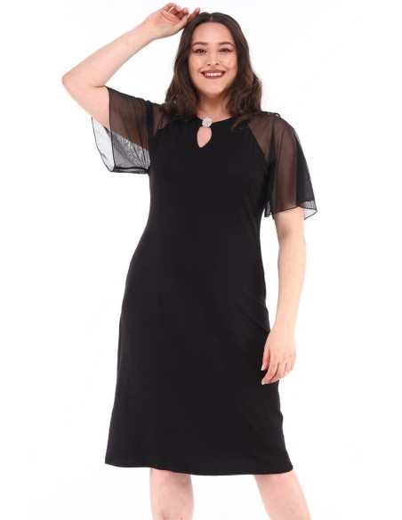 Черное платье с пряжкой