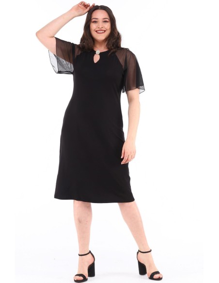 Черное платье с пряжкой