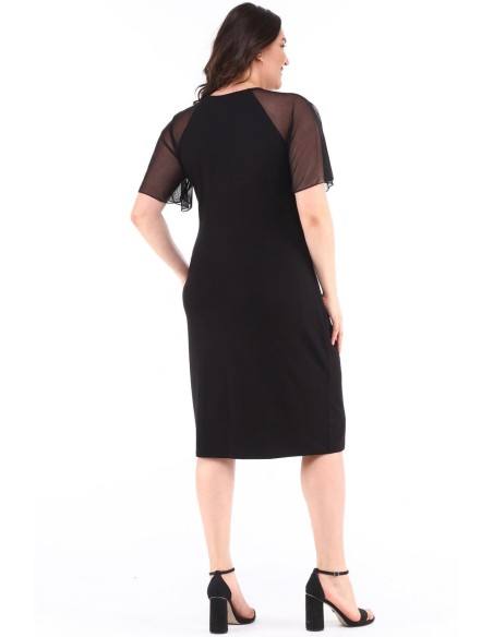 Черное платье с пряжкой