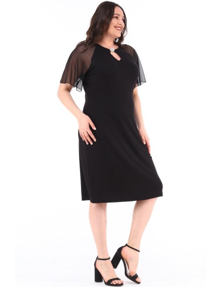 Черное платье с пряжкой