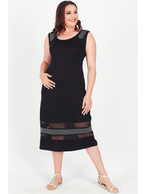 Модное черное платье на бретелях. Модное черное платье на бретелях.