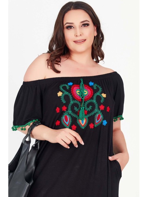 Длинное черное платье с аппликацией Длинное черное платье с аппликацией