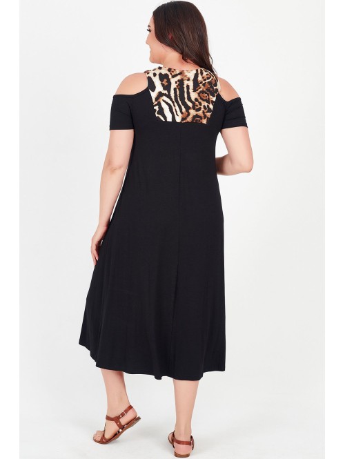 Juoda suknelė su prakarpomis Juoda suknelė su prakarpomis