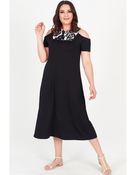 Juoda suknelė su gyvūnų kailio motyvais