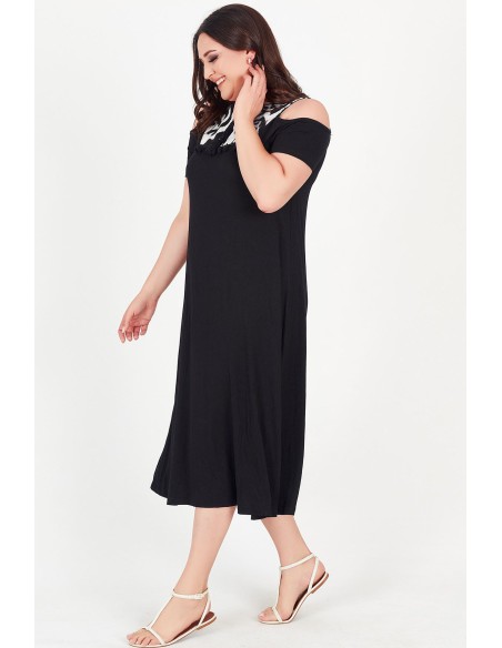 Черное платье с мотивами из меха животных