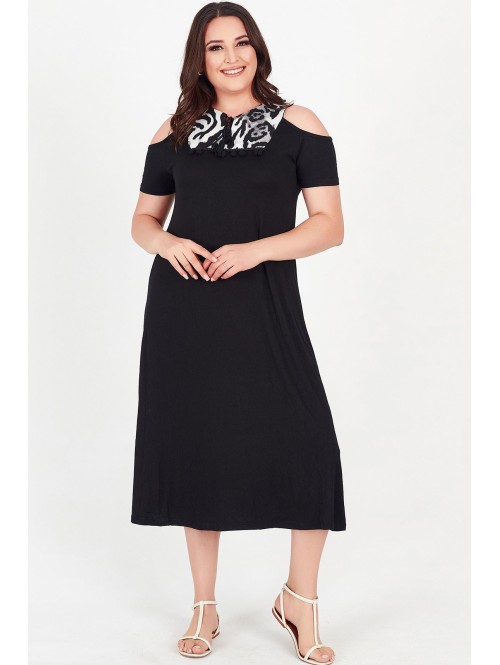 Juoda suknelė su gyvūnų kailio motyvais Juoda suknelė su gyvūnų kailio motyvais