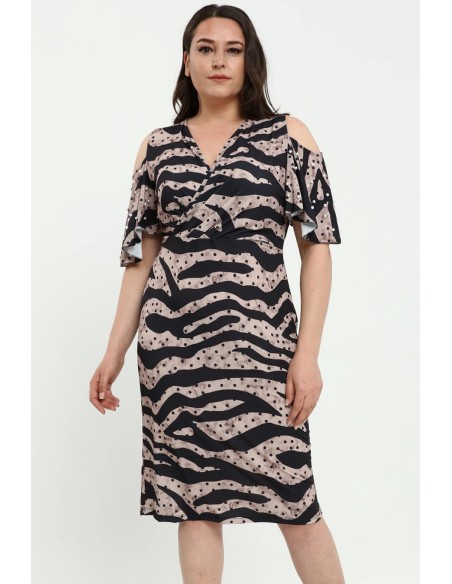 Бежевое платье с искусственным жемчугом