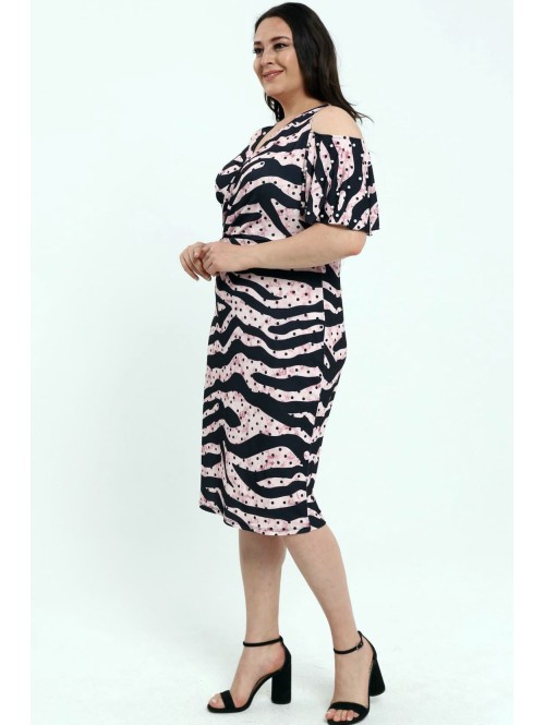 Šviesiai rožinė suknelė su karoliukais Šviesiai rožinė suknelė su karoliukais