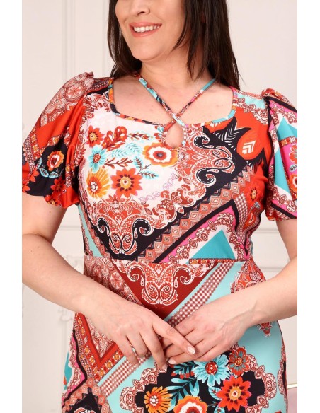 Kleita ar īsām piedurknēm dažādās krāsās