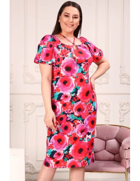 Стильное платье ярких цветов.