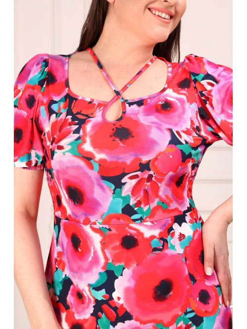 Stilīga kleita spilgtās krāsās Stilīga kleita spilgtās krāsās