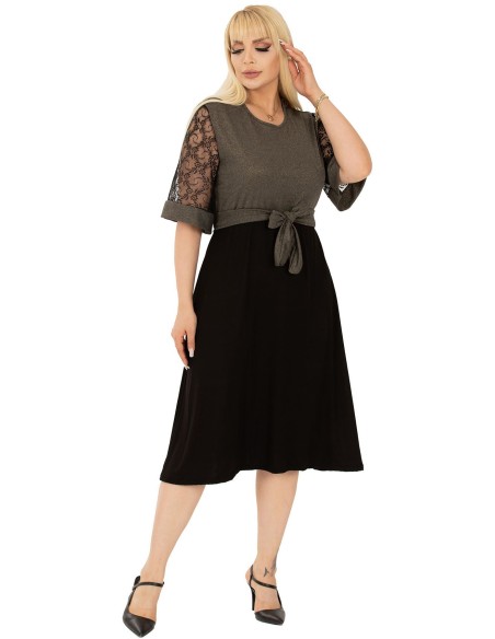 Платье с кружевными рукавами