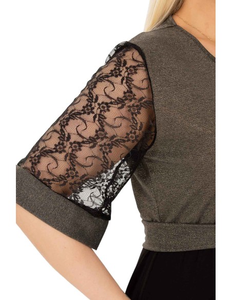 Kleita ar mežģīņu piedurknēm