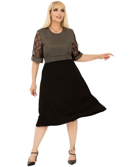 Kleita ar mežģīņu piedurknēm