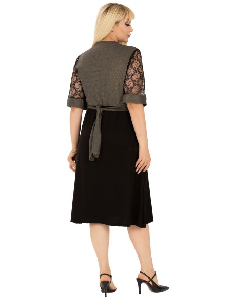 Платье с кружевными рукавами