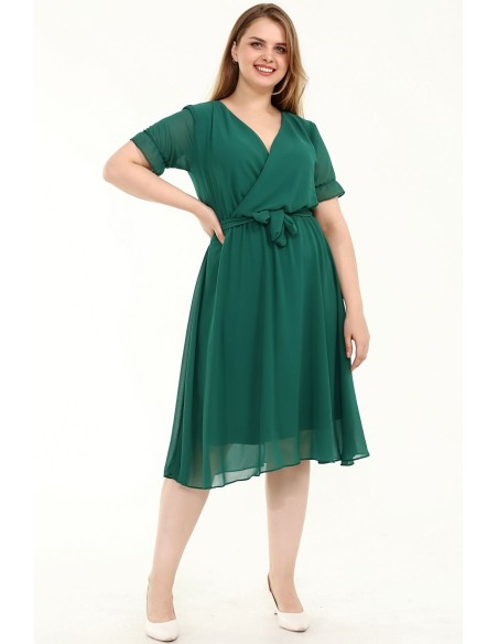 Zaļa plīvojoša kleita ar lencīti