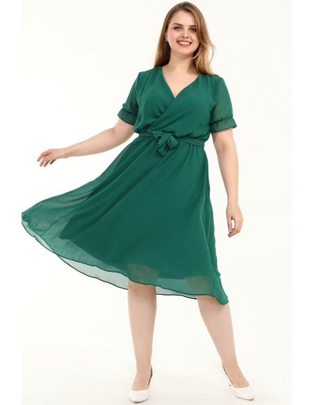 Žalia plazdanti suknelė su dirželiu