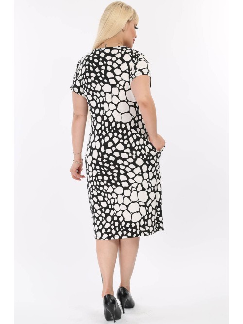 Paprasta juodai balta suknelė Paprasta juodai balta suknelė