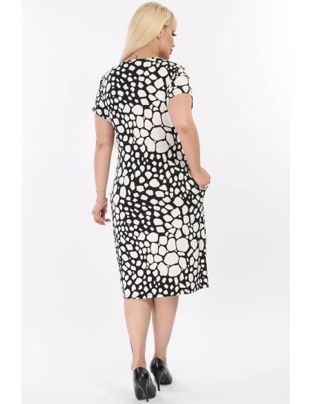 Lihtne must-valge kleit