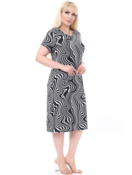 Черно-белое платье с короткими рукавами Черно-белое платье с короткими рукавами