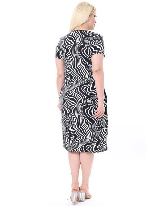 Juodai balta suknelė trumpomis rankovėmis Juodai balta suknelė trumpomis rankovėmis