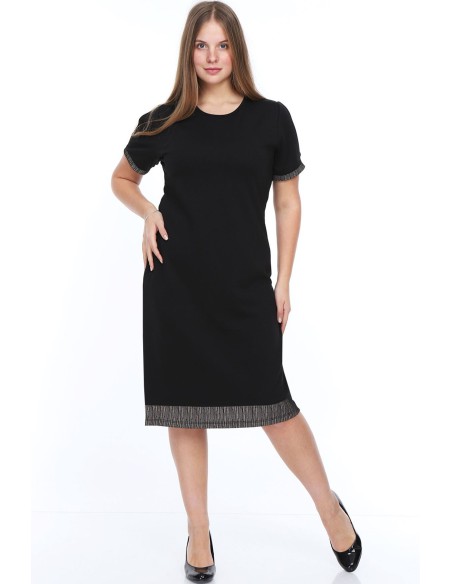 Черное платье с короткими рукавами