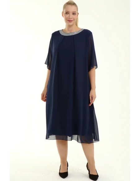 Imeilus avara disainiga kleit