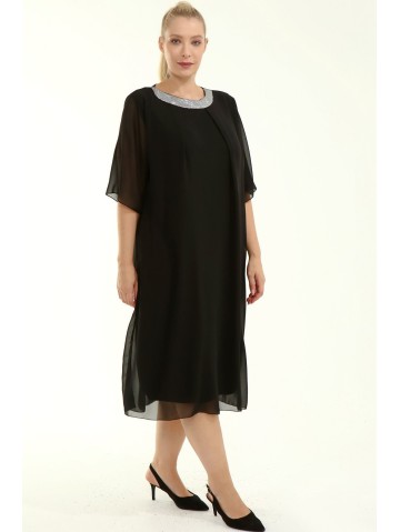 Juoda proginė suknelė apkūnioms 2