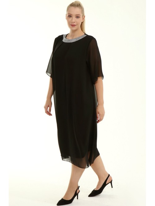 Juoda proginė suknelė apkūnioms Juoda proginė suknelė apkūnioms