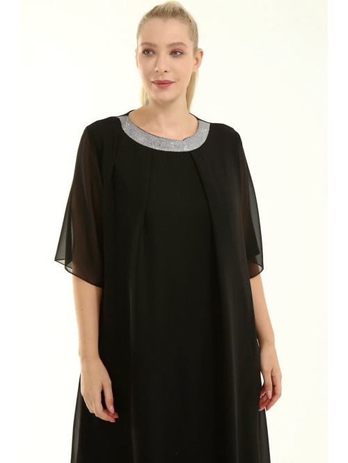 Melna izlaiduma kleita apaļīgam Melna izlaiduma kleita apaļīgam