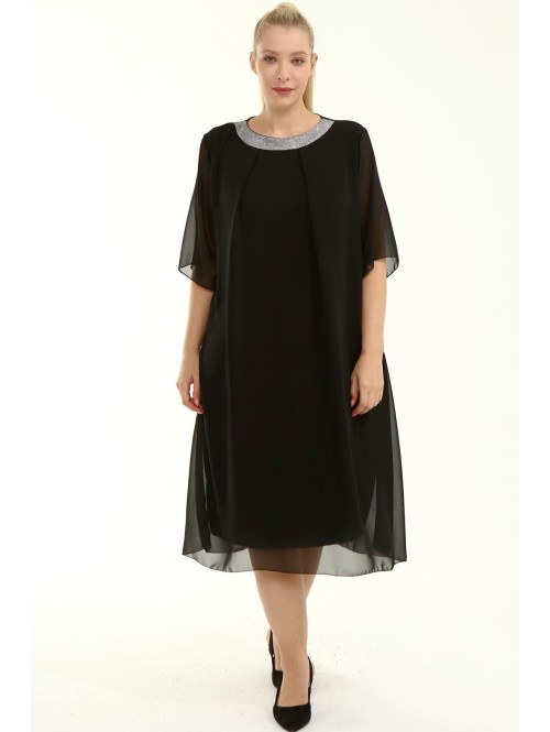 Juoda proginė suknelė apkūnioms Juoda proginė suknelė apkūnioms