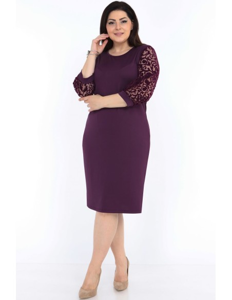 Violeta kleita sievietēm