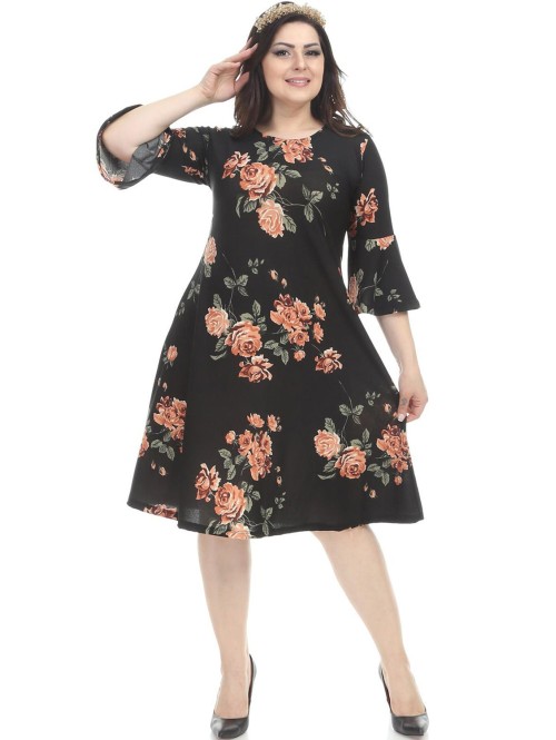 Gėlėta ispaniško stiliaus suknelė Gėlėta ispaniško stiliaus suknelė