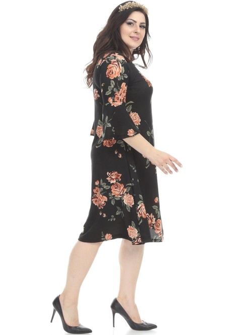 Gėlėta ispaniško stiliaus suknelė Gėlėta ispaniško stiliaus suknelė