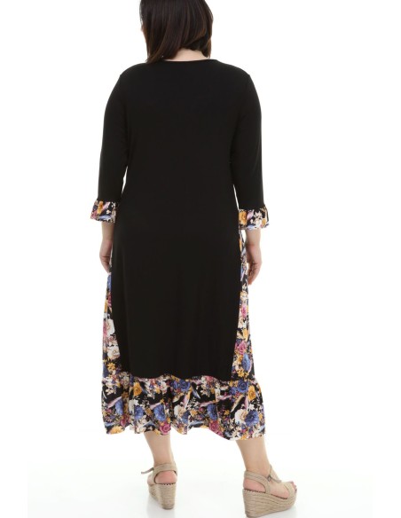 Ilga laisvo stiliaus suknėlė su gėlių motyvais