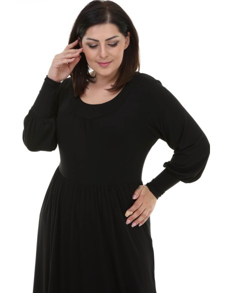 Ilga juoda suknelė iš viskozės