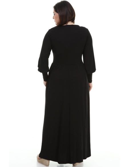Ilga juoda suknelė iš viskozės