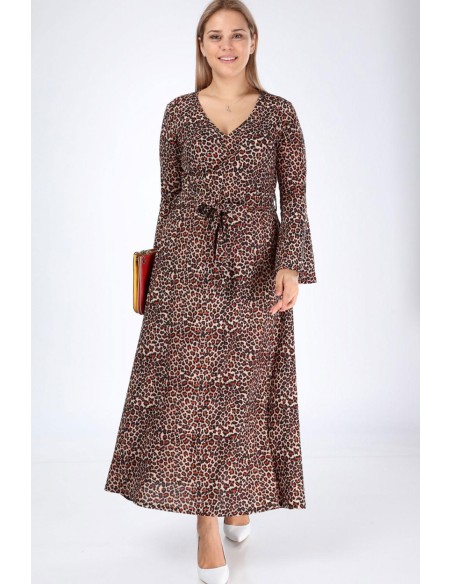 Pikk laienev loomakarva trükiga kleit