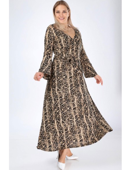 Pikk laienev ussinahast trükiga kleit