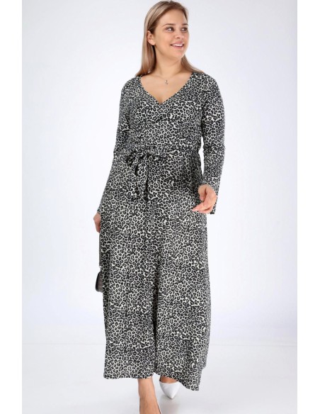 Pelēka gara kleita ar lenciņu