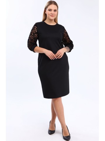 Paprasta juoda suknelė apvalia apykakle 2